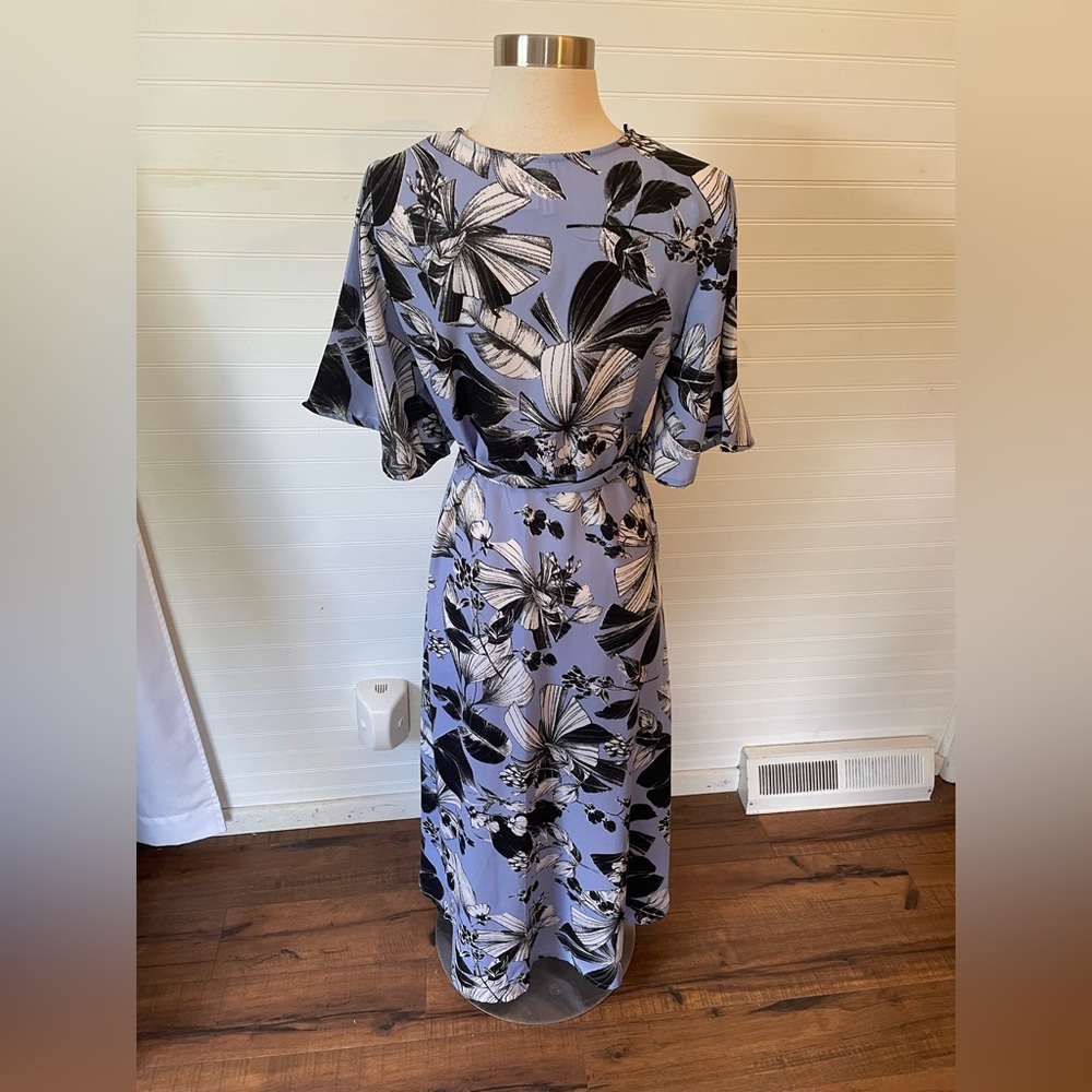 Japna Tropical Blue White Black Floral Wrap Dress Size Medium - Picture 4 of 6